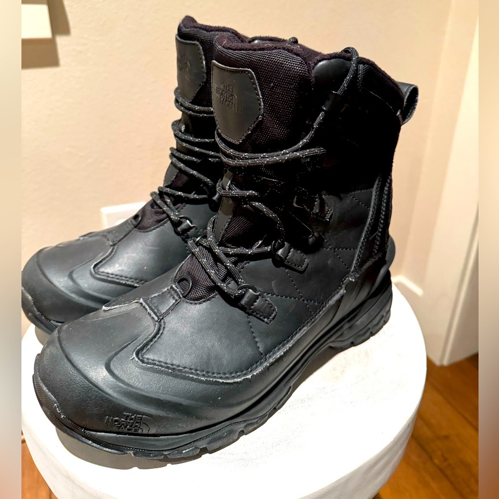 The Northface Men’s Snow Boots size 9 .